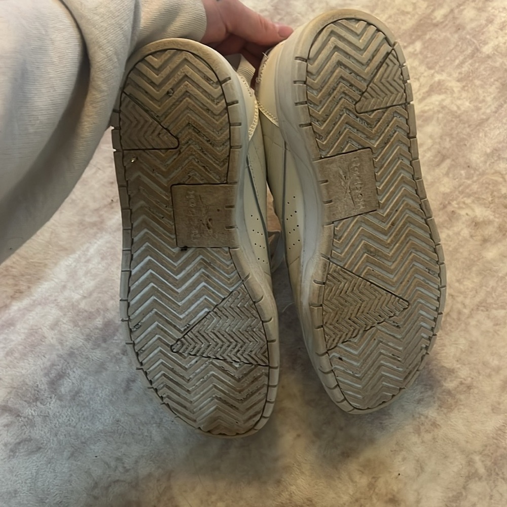 White Reebok shoes - Picture 2 of 3